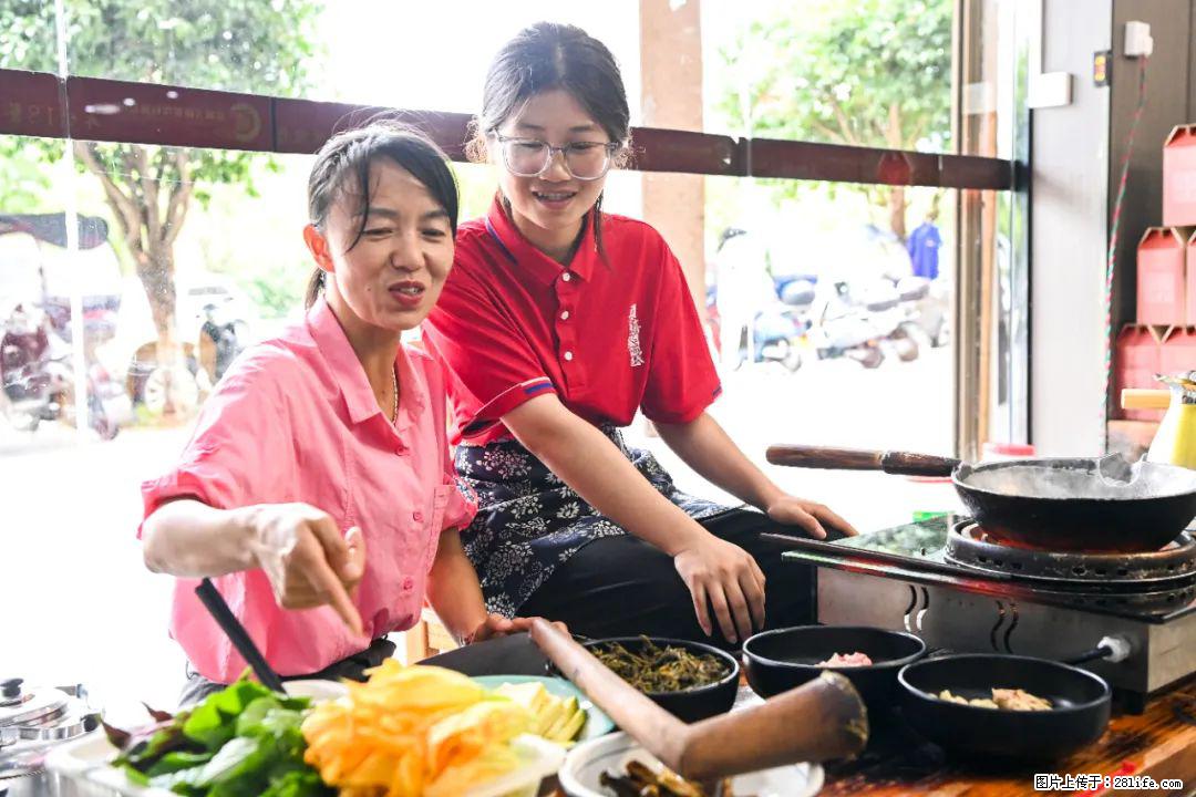 全网追的“扁担女孩”，找了一份暑假工，时薪12元 - 鞍山生活资讯 - 鞍山28生活网 as.28life.com